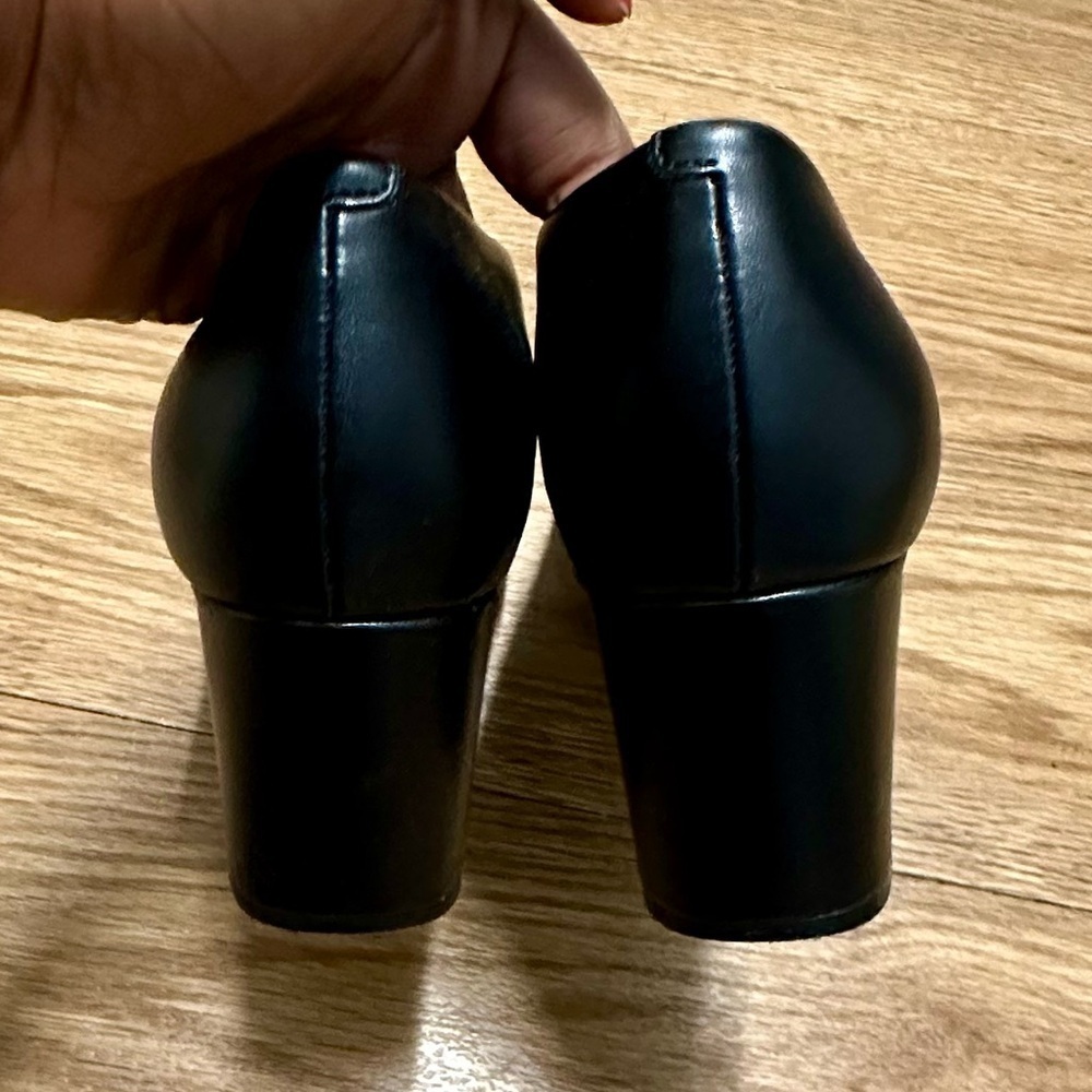 Calvin Klein tone two black pumps - Picture 4 of 10